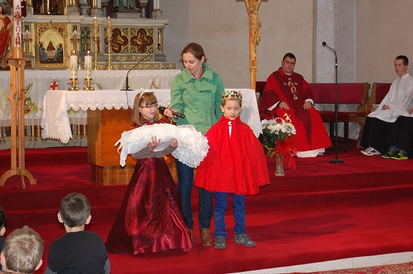 Kráľ Ondrej a s manželkou Gertrúdou a malou Alžbetkou