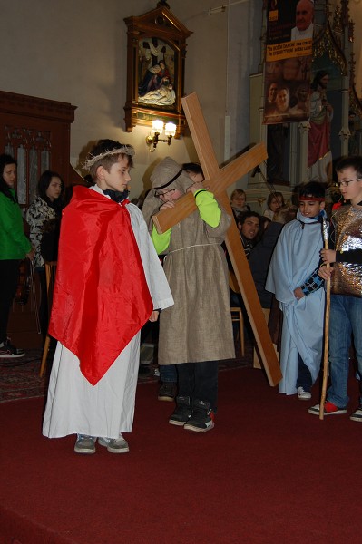 Šimon Cyrenejský pomáha niesť kríž